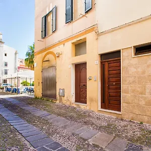 https://alghero-pumberto-old-town.in-sardinia.net